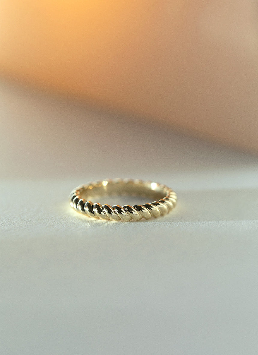 Janou twisted ring 14k gold