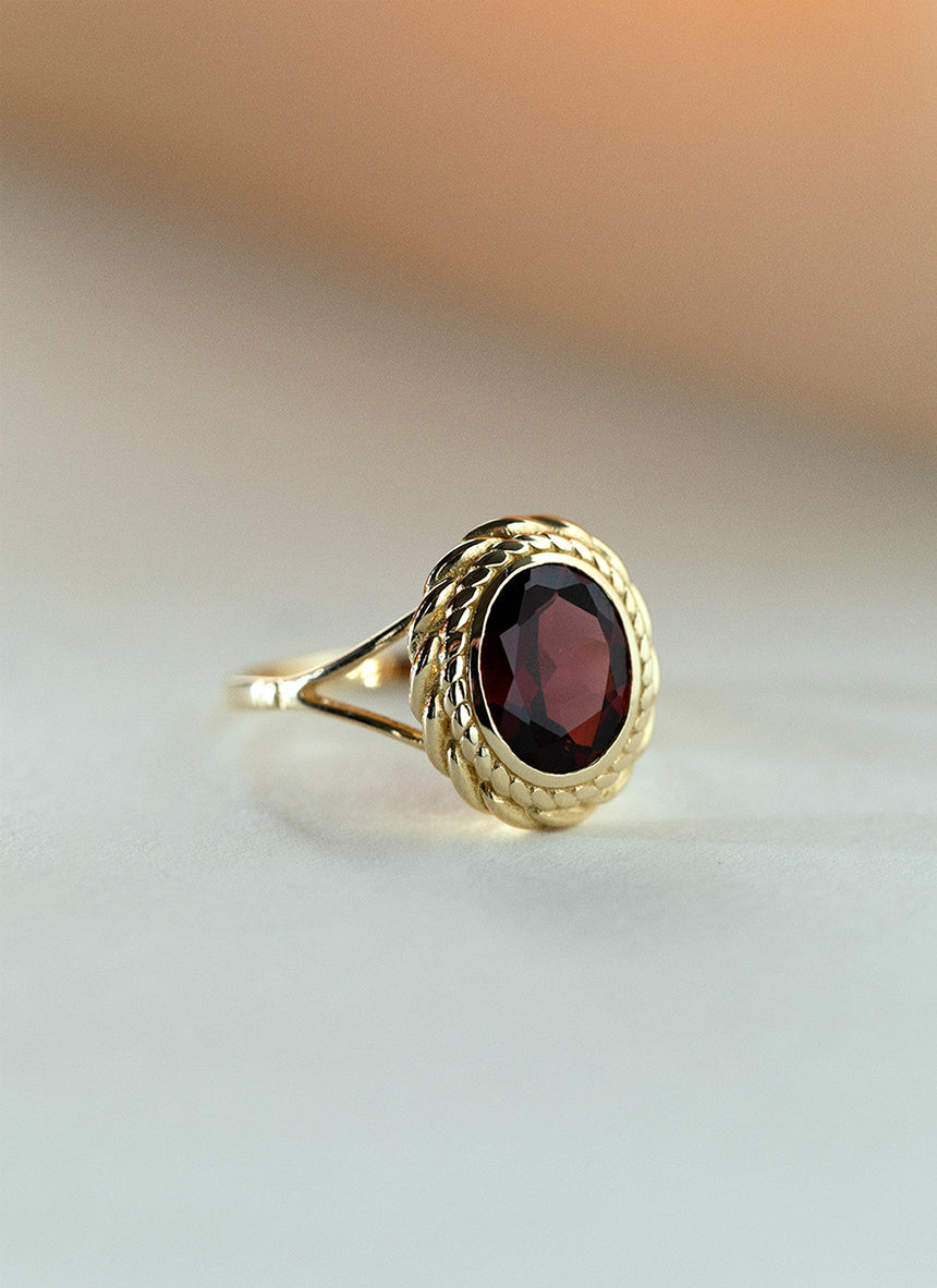 Perry garnet ring 14k gold