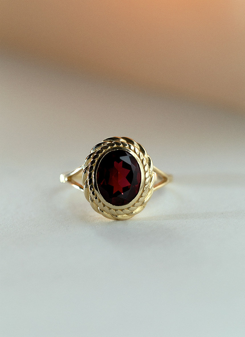 Perry garnet ring 14k gold